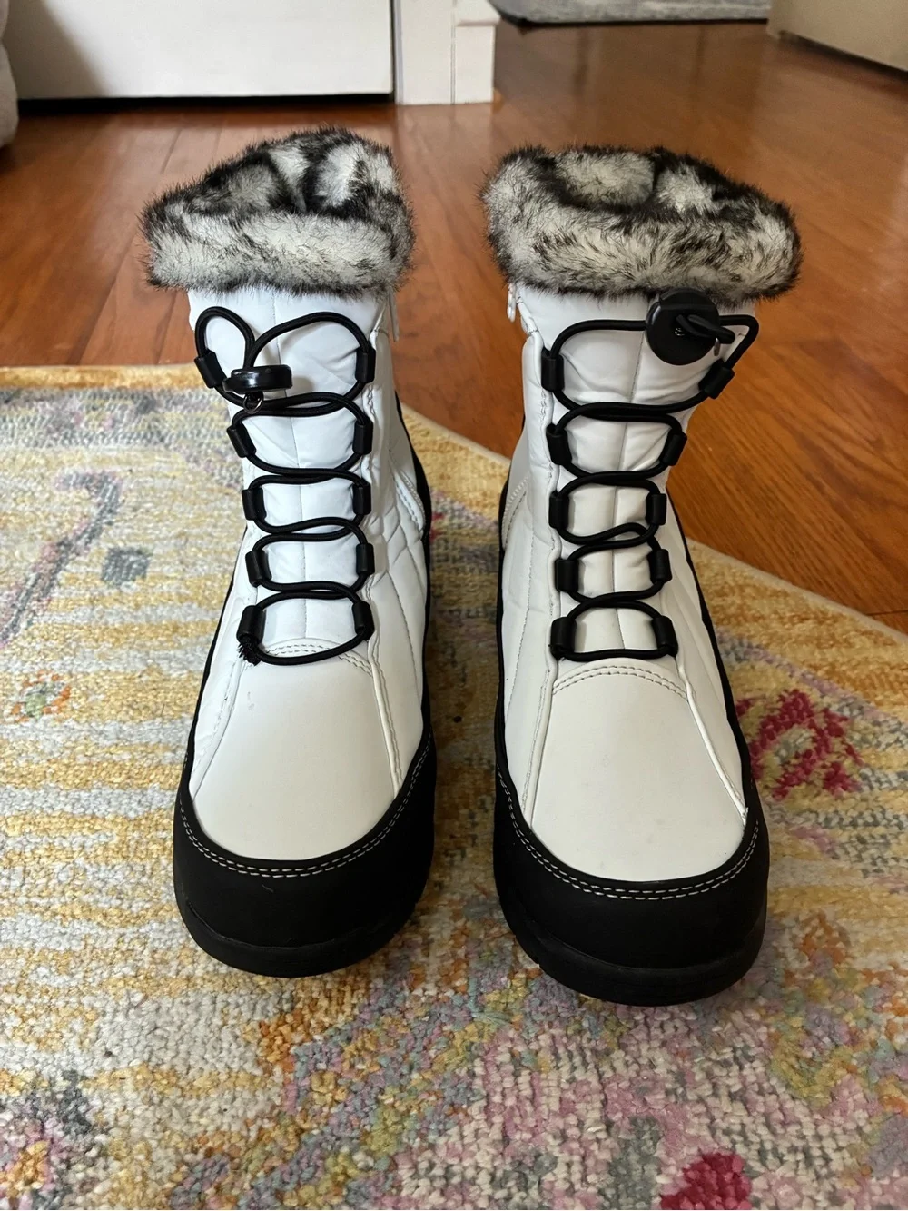 totes White and Black Faux-Fur Trim Winter Boots